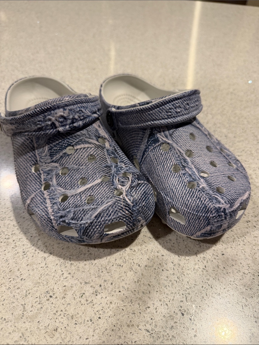 Crocs Lightweight Denim Print Clogs Wms Sz 7